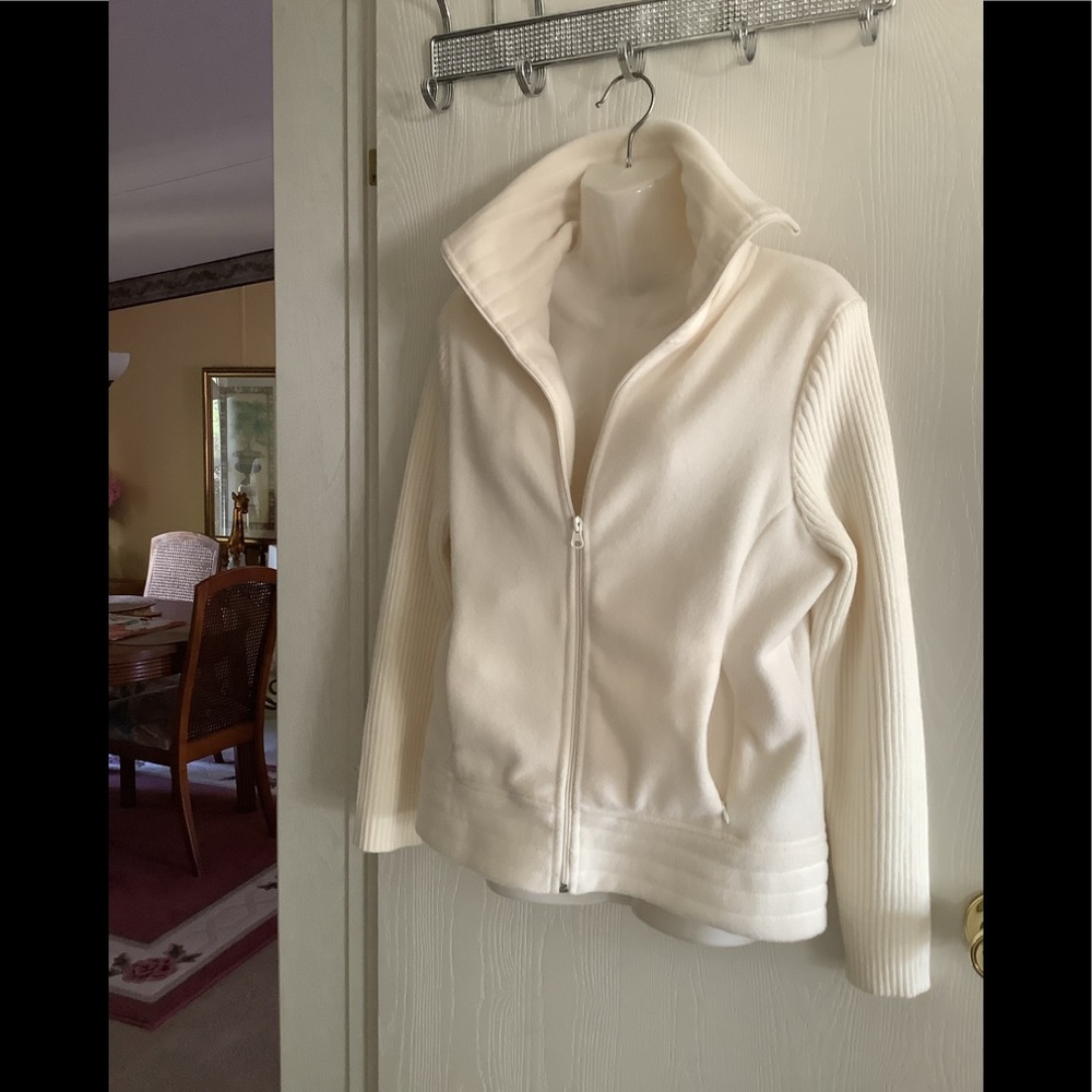 Carol Rose  🌹 Fleece jacket cream color sweater sleeves size S great shape